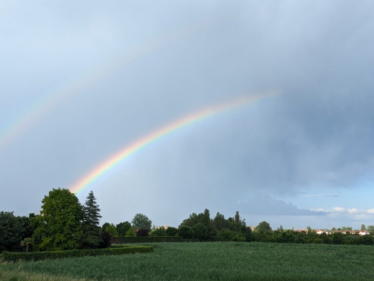 arcobaleno in campagna